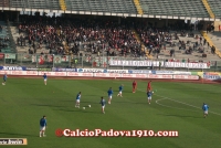 Padova – Sampdoria 1-2. Pozzi e Bertani, poi Bovo accorcia, ma lascia i biancoscudati in 10