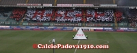 Le immagini del derby Padova – Hellas Verona : le due curve e la coreografia della tribuna est